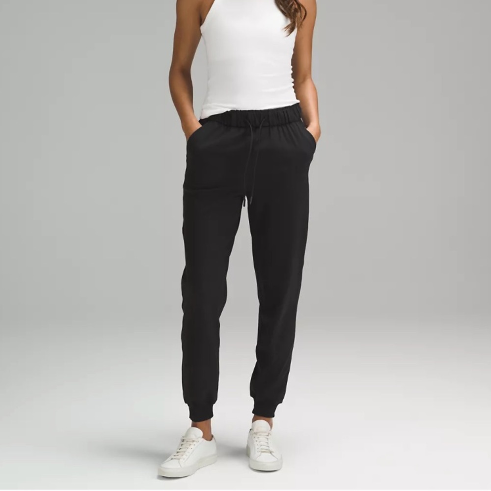 NWOT Lululemon Stretch High Rise Joggers